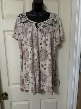 torrid Cream Tunic with Lace Yoke and Mauve Floral Medallions